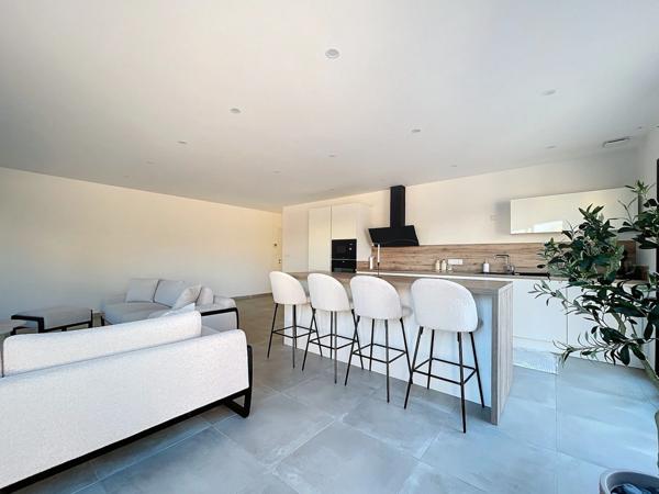 Villa neuve de type 4 avec piscine