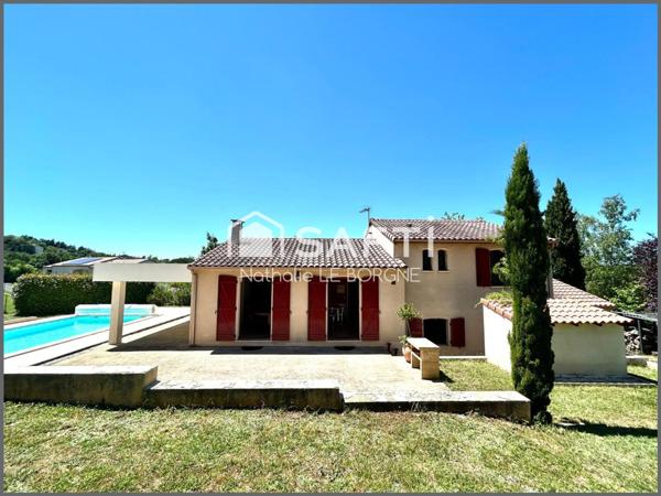 Jolie villa de plain sur demi sous sol avec piscine