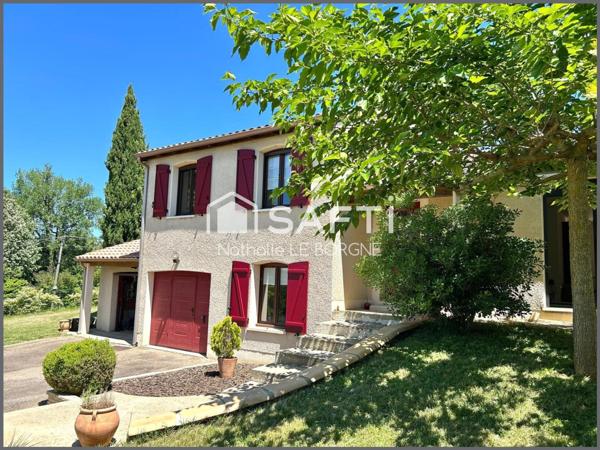 Jolie villa de plain sur demi sous sol avec piscine