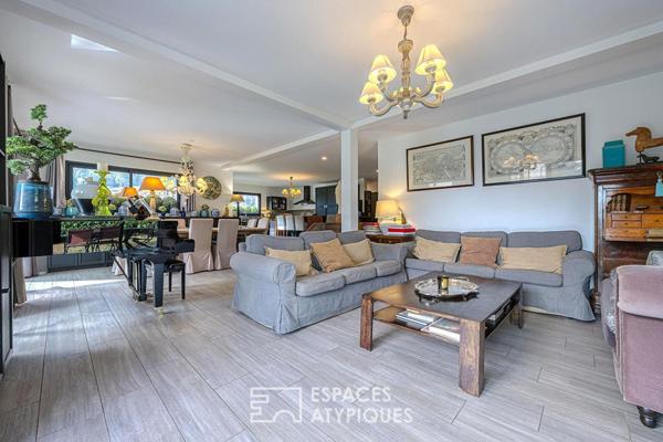 Maison d’architecte avec terrasses et jardin au bord du lac