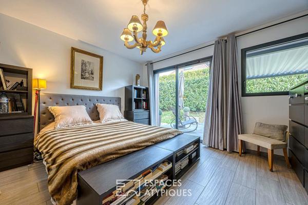 Maison d’architecte avec terrasses et jardin au bord du lac