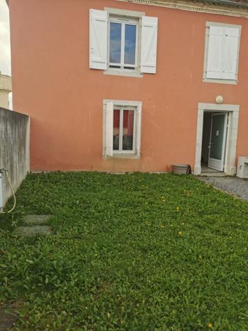 Maison à louer à Ozenx-Montestrucq - 4 pièces, 3 chambres