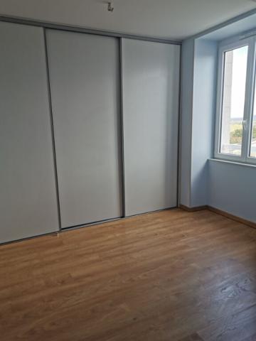 Maison à louer à Ozenx-Montestrucq - 4 pièces, 3 chambres