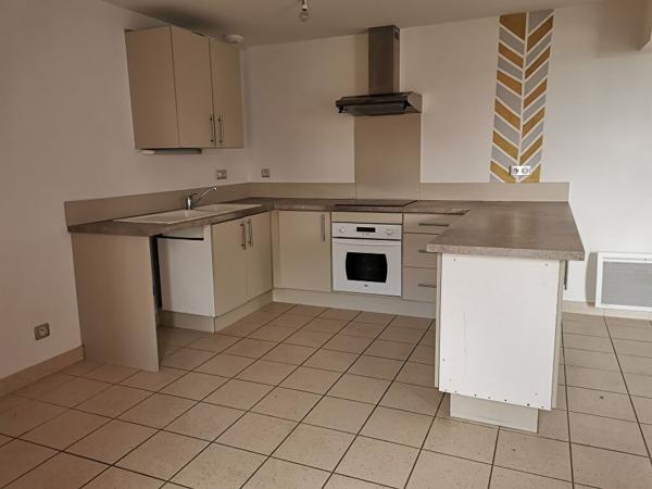 Maison à louer à Ozenx-Montestrucq - 4 pièces, 3 chambres