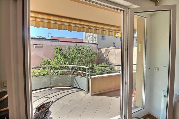 Appartement Massy 5 pièce(s) 98,95 m2 avec balcon de 11.35 m² deux emplacements pour véhicules dont un box