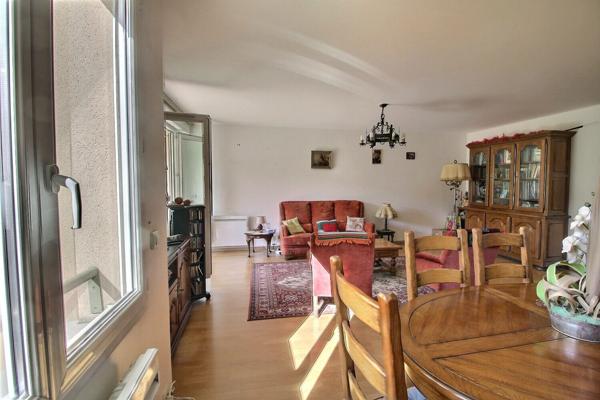 Appartement Massy 5 pièce(s) 98,95 m2 avec balcon de 11.35 m² deux emplacements pour véhicules dont un box