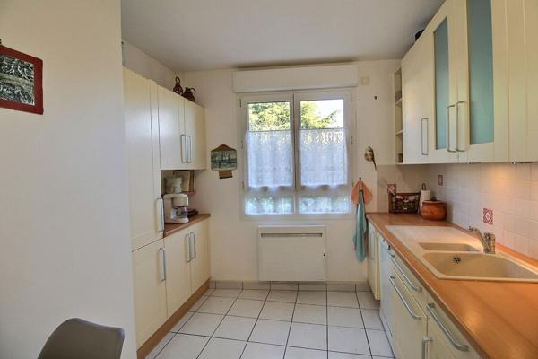 Appartement Massy 5 pièce(s) 98,95 m2 avec balcon de 11.35 m² deux emplacements pour véhicules dont un box