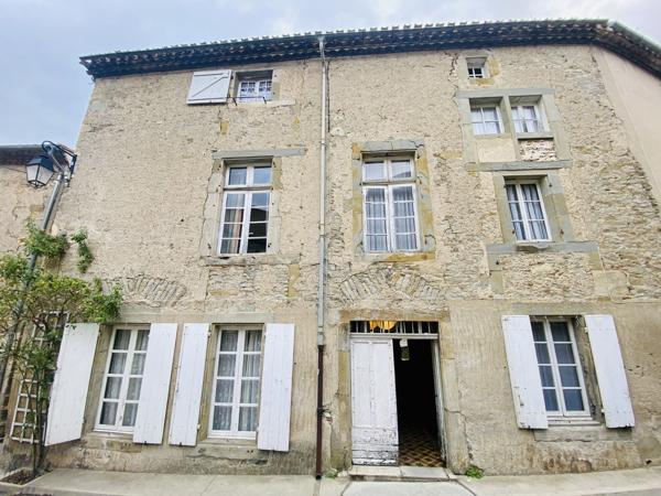 Conques-sur-Orbiel: maison de village de 207 m² avec cours et jardinet