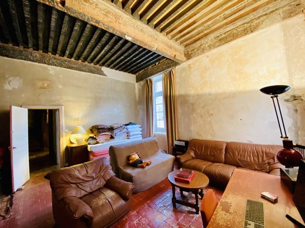 Conques-sur-Orbiel: maison de village de 207 m² avec cours et jardinet