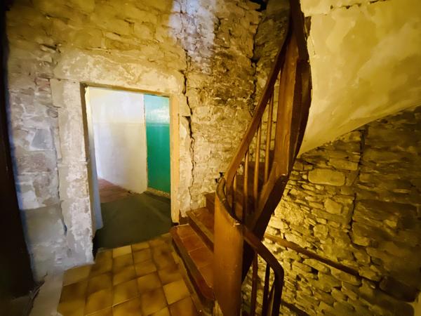 Conques-sur-Orbiel: maison de village de 207 m² avec cours et jardinet