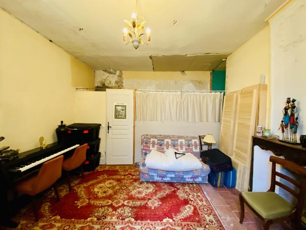 Conques-sur-Orbiel: maison de village de 207 m² avec cours et jardinet