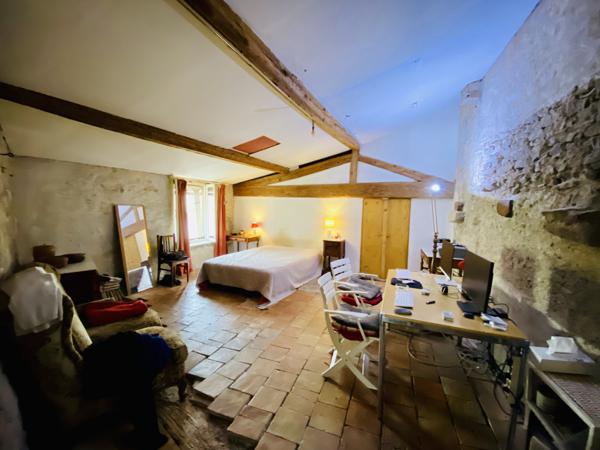 Conques-sur-Orbiel: maison de village de 207 m² avec cours et jardinet