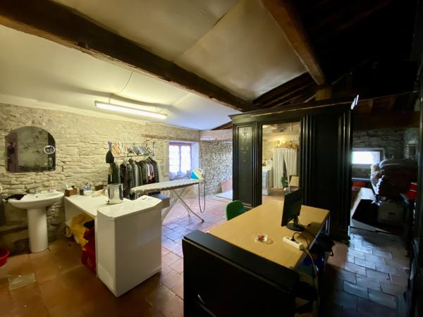 Conques-sur-Orbiel: maison de village de 207 m² avec cours et jardinet