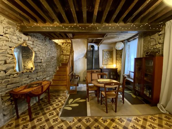 Conques-sur-Orbiel: maison de village de 207 m² avec cours et jardinet