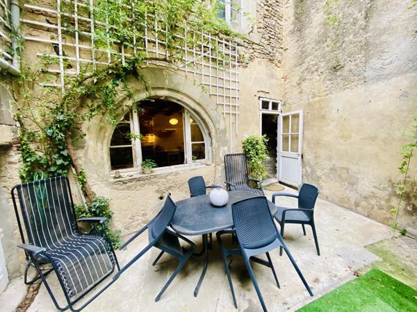 Conques-sur-Orbiel: maison de village de 207 m² avec cours et jardinet