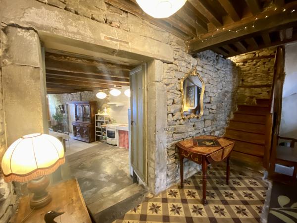 Conques-sur-Orbiel: maison de village de 207 m² avec cours et jardinet