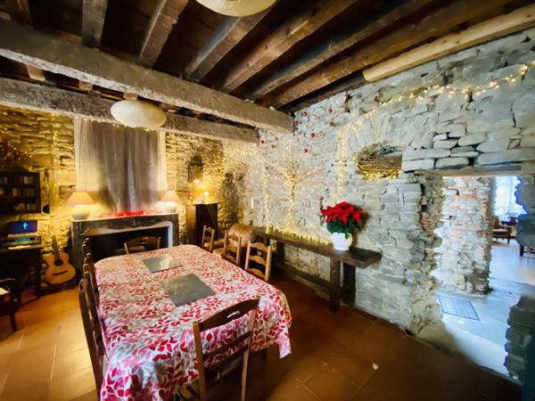 Conques-sur-Orbiel: maison de village de 207 m² avec cours et jardinet
