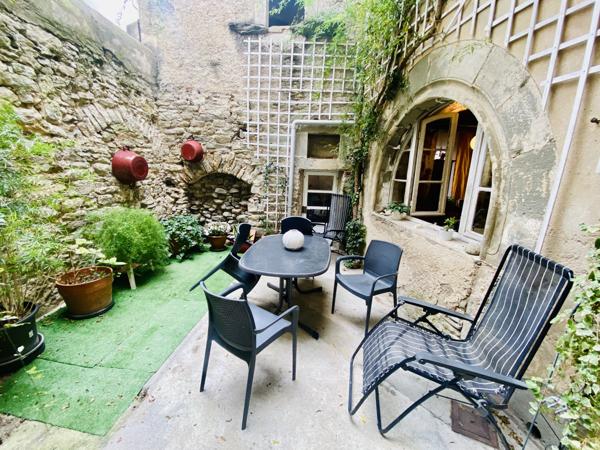 Conques-sur-Orbiel: maison de village de 207 m² avec cours et jardinet