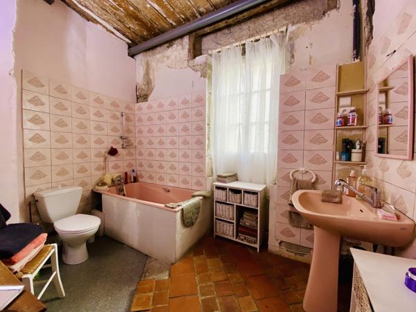 Conques-sur-Orbiel: maison de village de 207 m² avec cours et jardinet