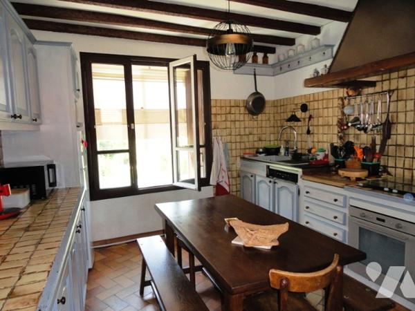 NOGENT L'ARTAUD - Maison T5 de 124 m² avec studio aménagé. Jardin cour et emplacements véhicules