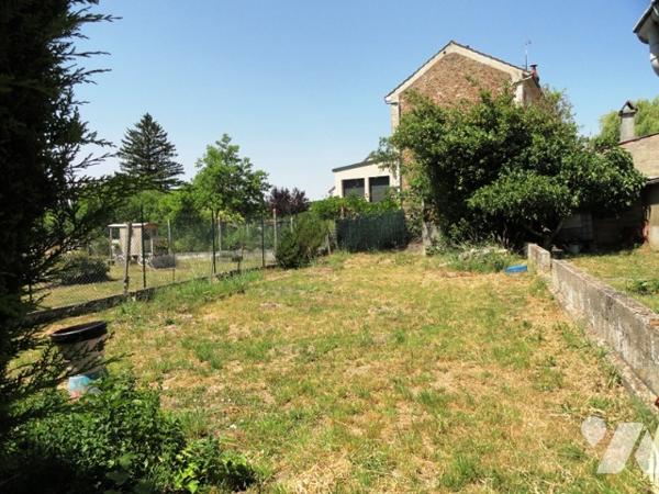 NOGENT L'ARTAUD - Maison T5 de 124 m² avec studio aménagé. Jardin cour et emplacements véhicules