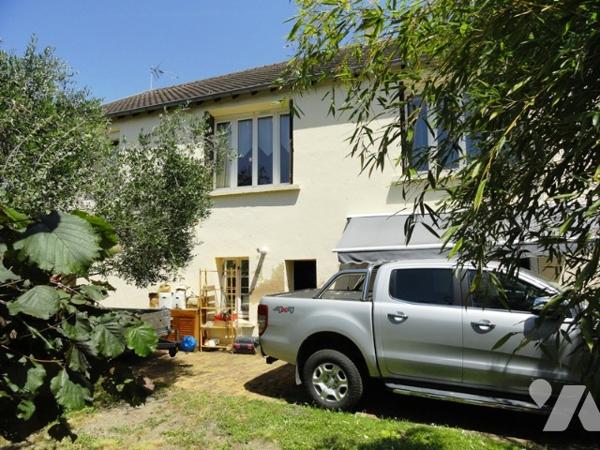 NOGENT L'ARTAUD - Maison T5 de 124 m² avec studio aménagé. Jardin cour et emplacements véhicules
