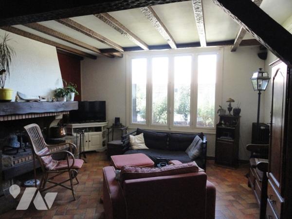 NOGENT L'ARTAUD - Maison T5 de 124 m² avec studio aménagé. Jardin cour et emplacements véhicules