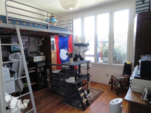 NOGENT L'ARTAUD - Maison T5 de 124 m² avec studio aménagé. Jardin cour et emplacements véhicules
