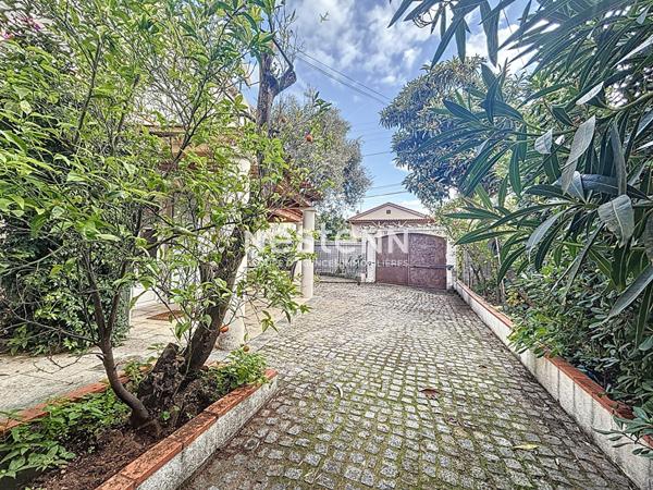 Villa Golfe-Juan Divisée en 10 Appartements - 150 mètre de la plage - Proche Parc Exflora - 290 M2