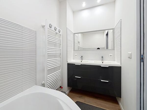 Maison style longère rénovée bâtie sur 1 hectare LA CHAPELLE D ARMENTIERES
