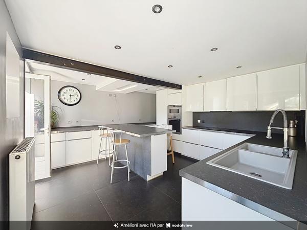 Maison style longère rénovée bâtie sur 1 hectare LA CHAPELLE D ARMENTIERES