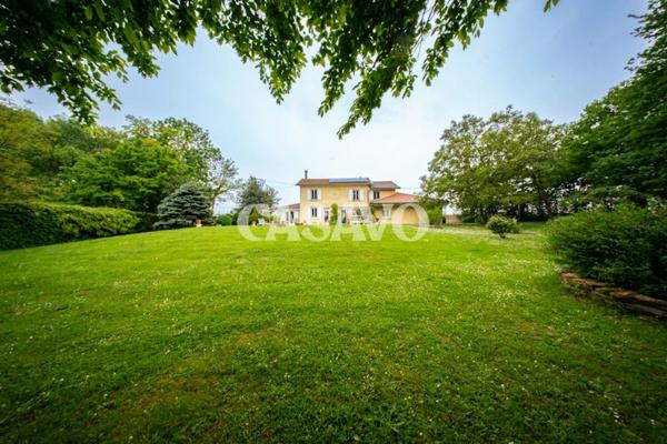 Vente Maison 7 pièces de 190m² - 38540 Heyrieux