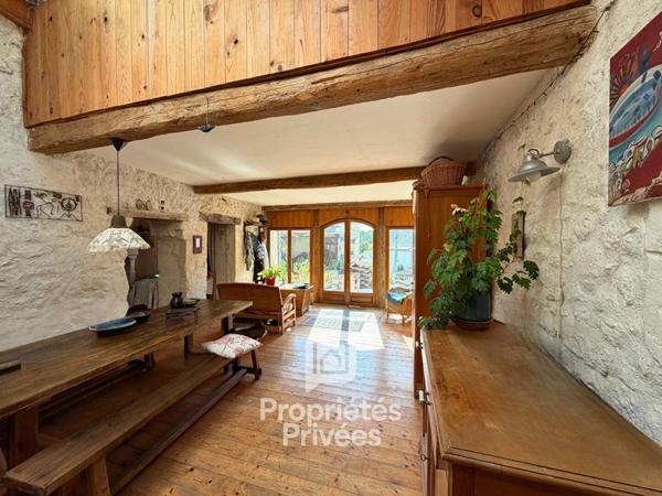 À VENDRE À AZAY-LE-RIDEAU (37190) : PROPRIÉTÉ DE 236 M2 AVEC DEUX MAISONS
