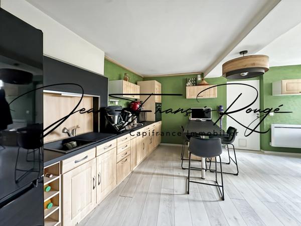 Vire, proche de l'Hippodrome, maison de ville rénovée avec trois chambres