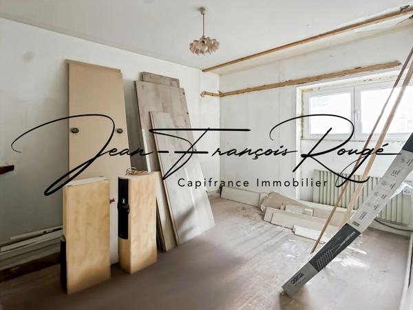 Vire, proche de l'Hippodrome, maison de ville rénovée avec trois chambres