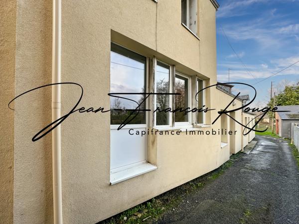 Vire, proche de l'Hippodrome, maison de ville rénovée avec trois chambres