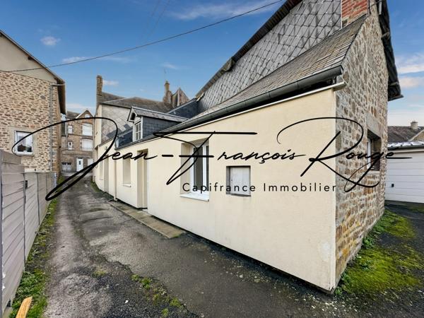 Vire, proche de l'Hippodrome, maison de ville rénovée avec trois chambres