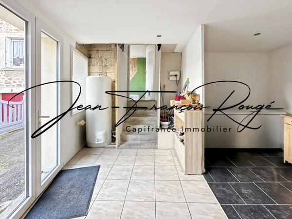 Vire, proche de l'Hippodrome, maison de ville rénovée avec trois chambres