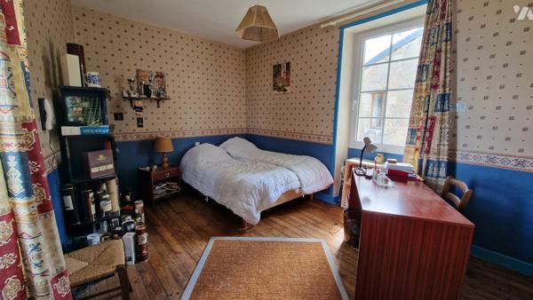 Belle longère de 200 m2 environ composée d'une maison principale et maison d'amis  séparé de 90m2.