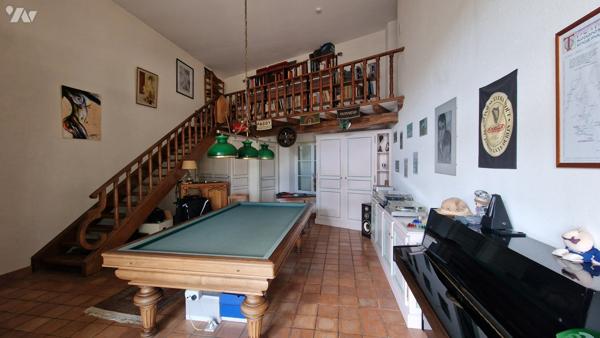 Belle longère de 200 m2 environ composée d'une maison principale et maison d'amis  séparé de 90m2.