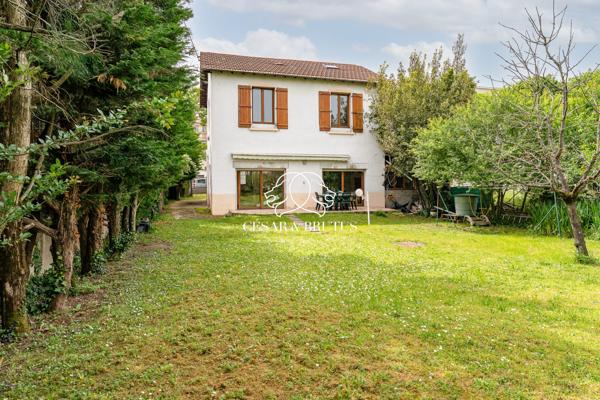 VILLEURBANNE – Maison 6 pièces de 181 m² avec jardin, garages et atelier