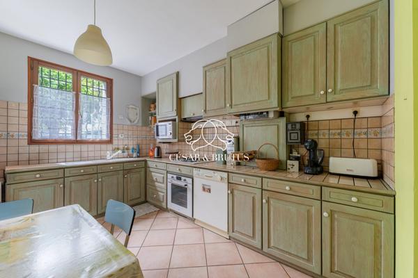 VILLEURBANNE – Maison 6 pièces de 181 m² avec jardin, garages et atelier