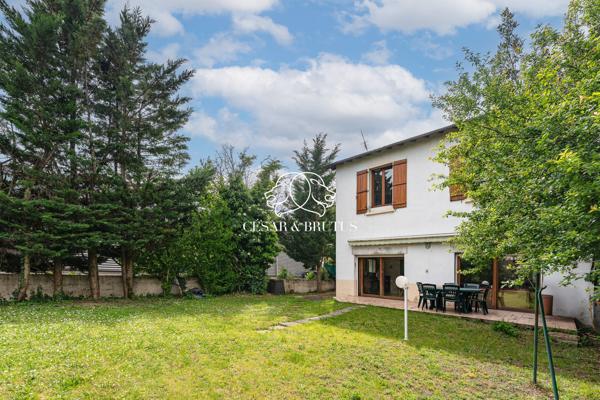 VILLEURBANNE – Maison 6 pièces de 181 m² avec jardin, garages et atelier