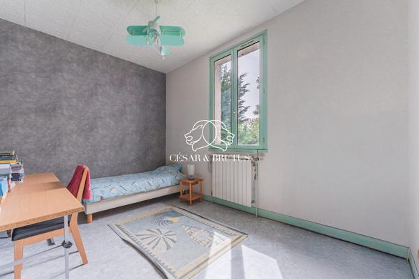 VILLEURBANNE – Maison 6 pièces de 181 m² avec jardin, garages et atelier