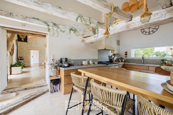 Propriété à la rénovation exceptionnelle mêlant charme et confort