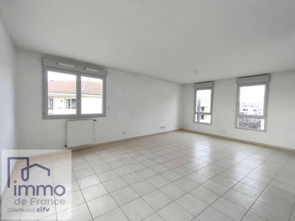 Beau T3 en étage élevé Villeurbanne Centre