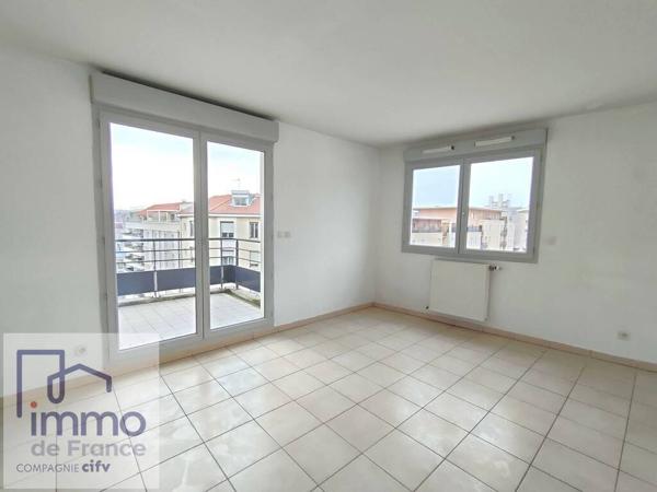 Beau T3 en étage élevé Villeurbanne Centre