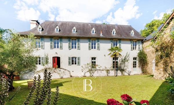 Pau, Propriété 8 Chambres -  600 m² à vendre