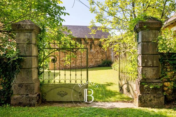 Pau, Propriété 8 Chambres -  600 m² à vendre