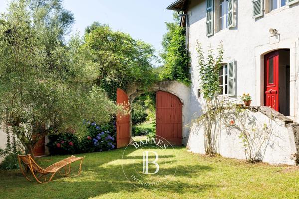 Pau, Propriété 8 Chambres -  600 m² à vendre